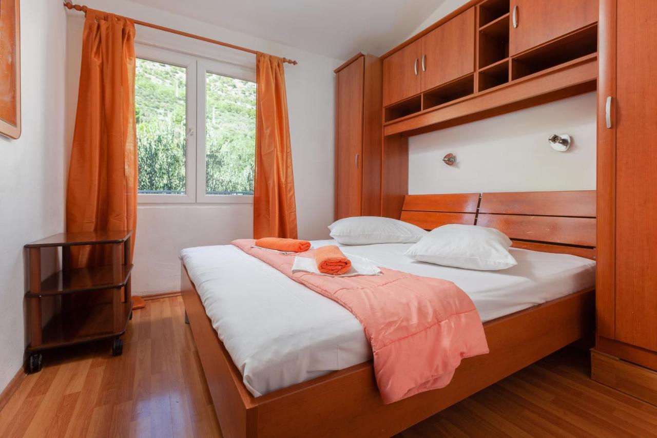Apartments By The Sea Igrane, Makarska - 310 Buitenkant foto