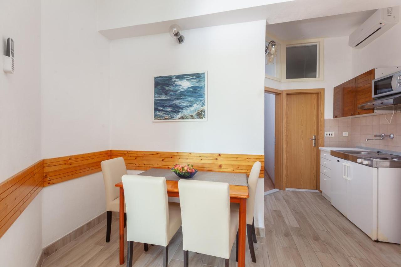 Apartments By The Sea Igrane, Makarska - 310 Buitenkant foto